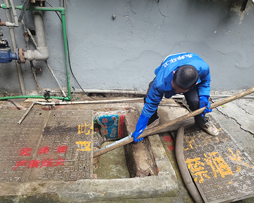 玛沁清掏化粪池